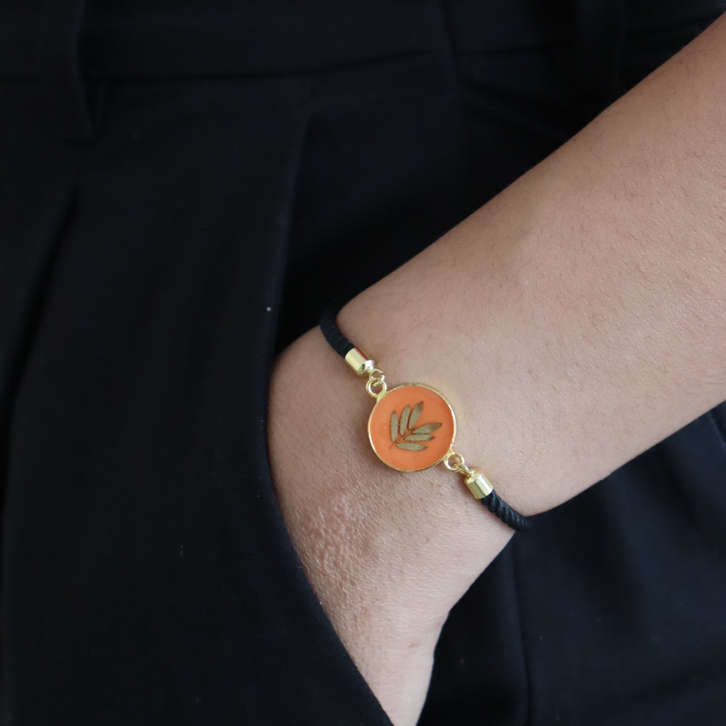 Leaf and Light Mini Thread Bracelet