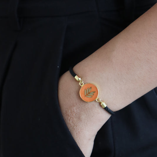 Leaf and Light Mini Thread Bracelet